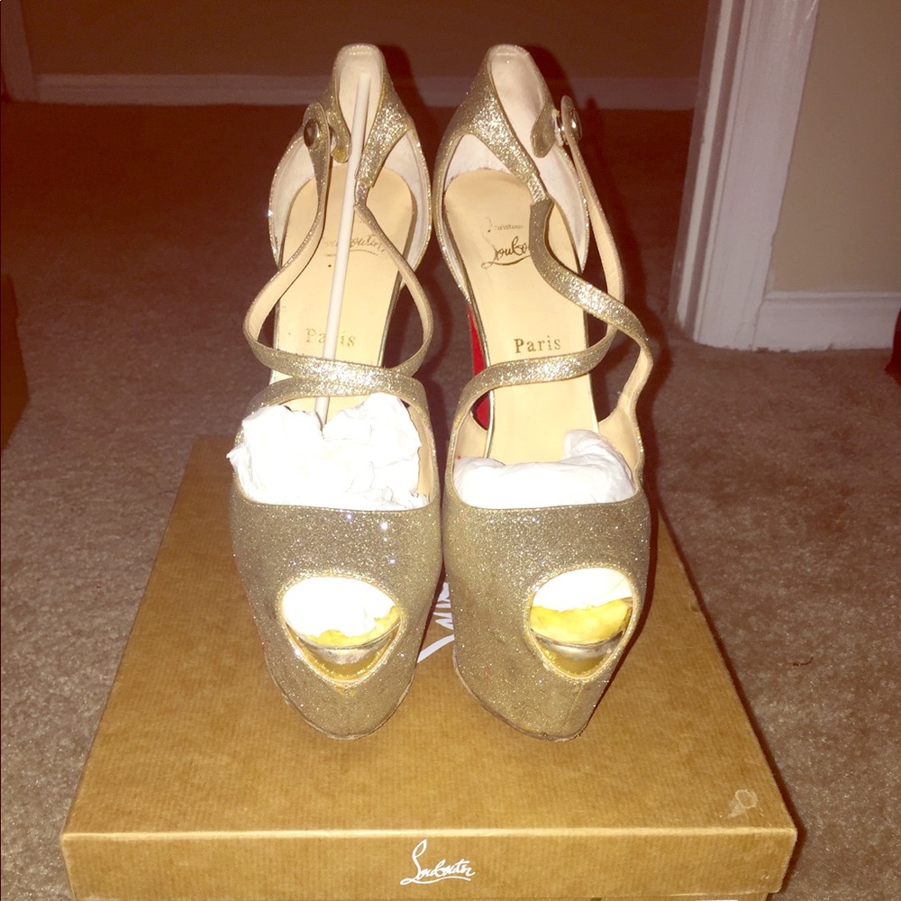 Authentic Christian-Louboutin 40.5 heels